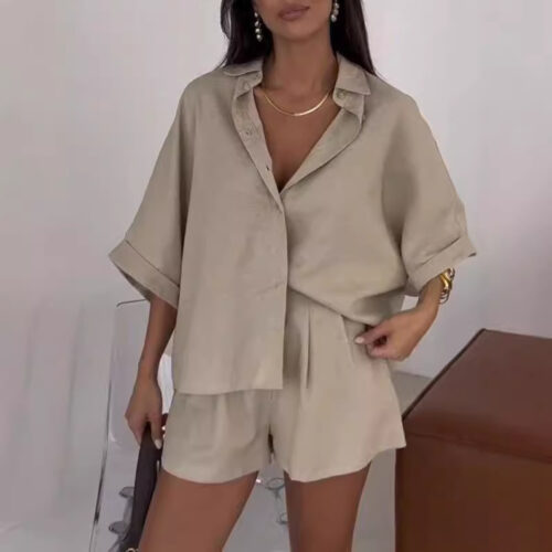 Chic 2-Piece Polo Collar Set – Half-Sleeve Top & Matching Shorts